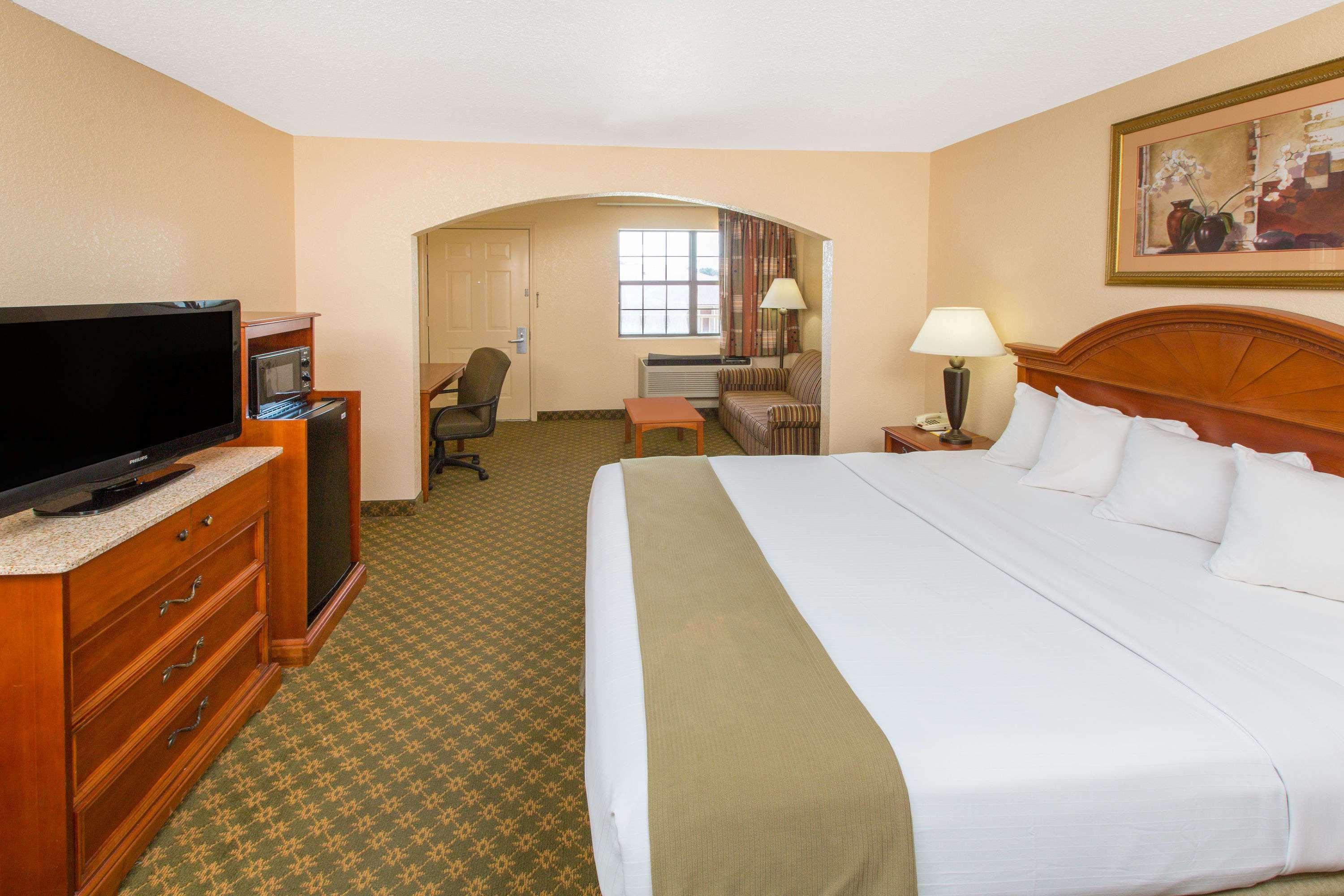 Days Inn By Wyndham Lonoke Bagian luar foto
