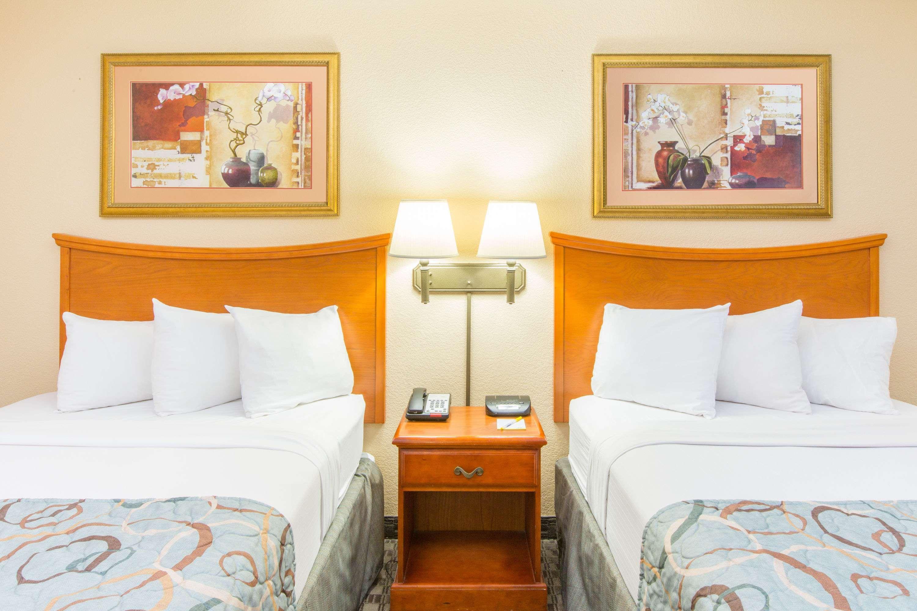 Days Inn By Wyndham Lonoke Bagian luar foto