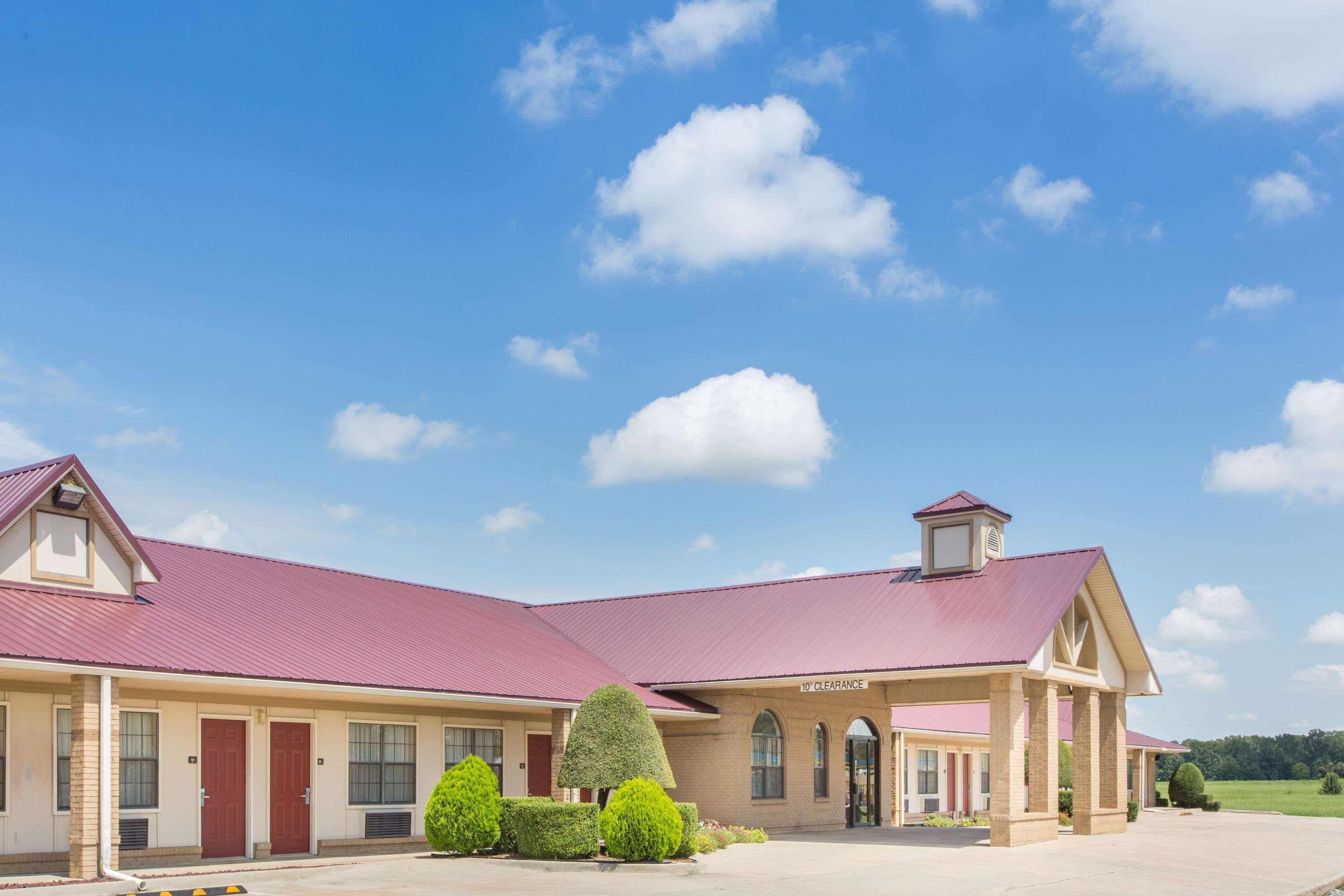 Days Inn By Wyndham Lonoke Bagian luar foto