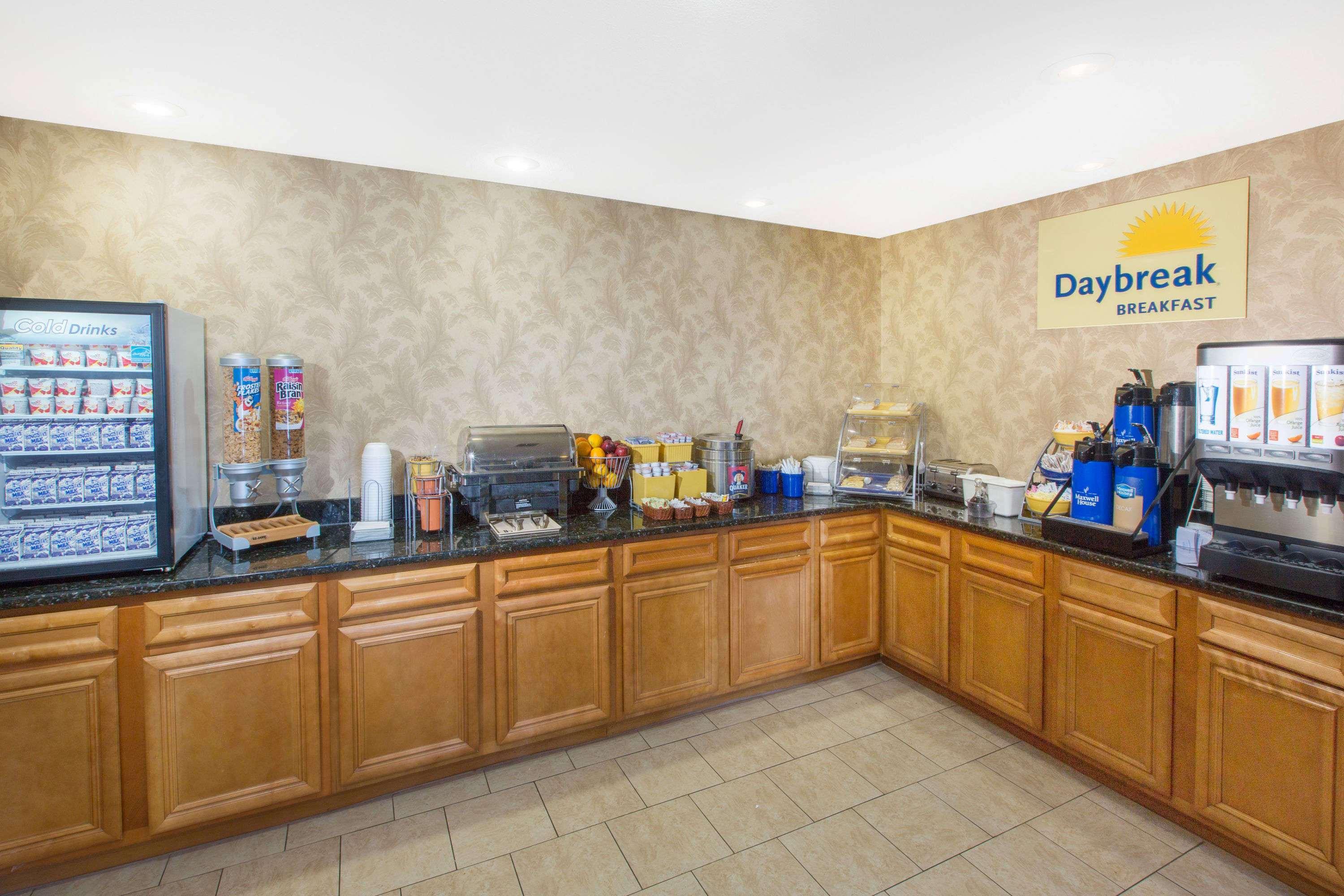 Days Inn By Wyndham Lonoke Bagian luar foto
