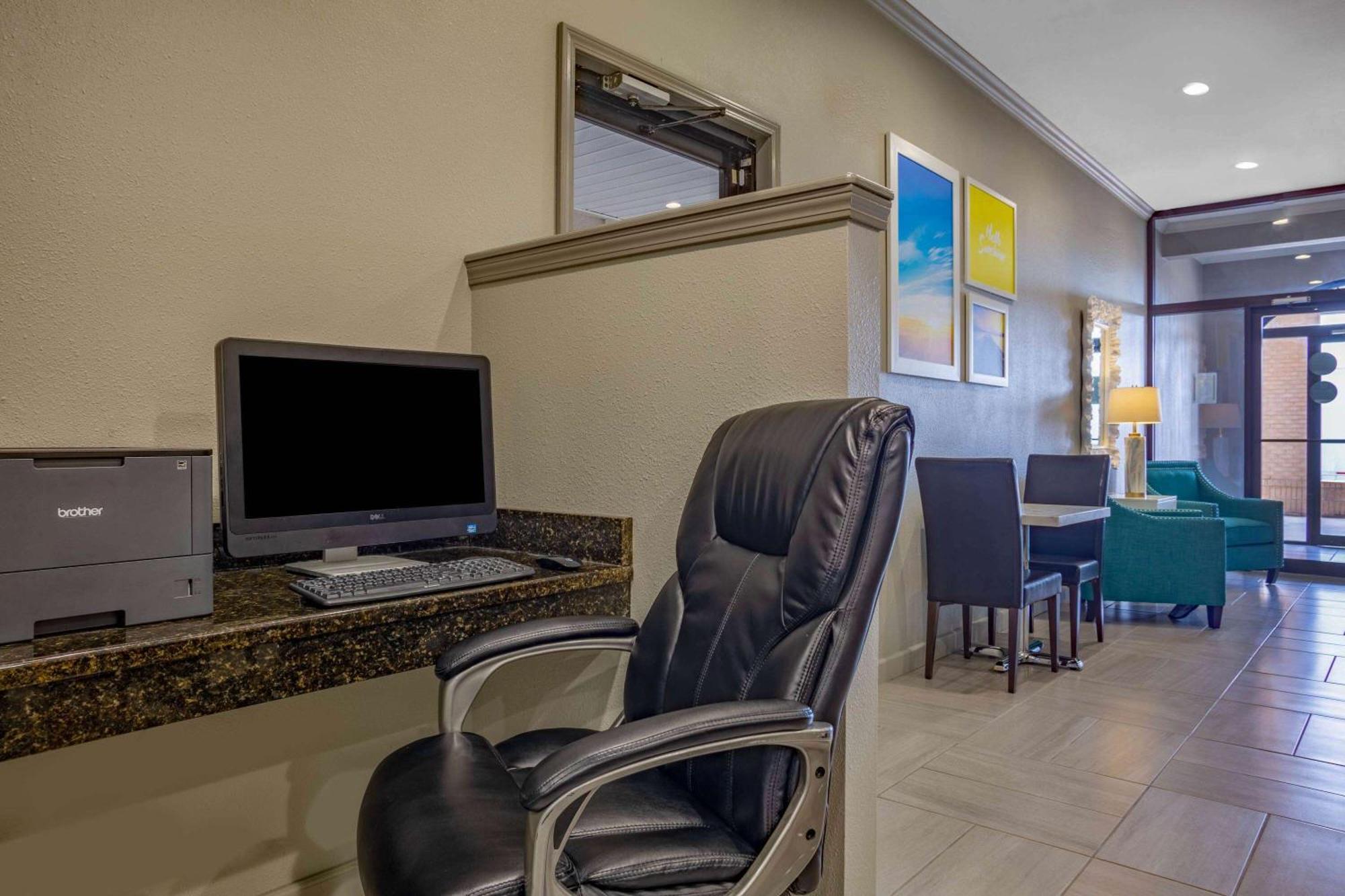 Days Inn By Wyndham Lonoke Bagian luar foto