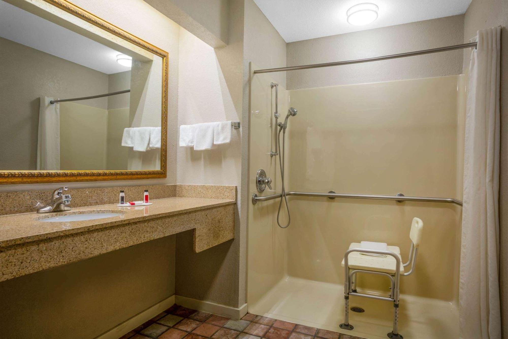 Days Inn By Wyndham Lonoke Bagian luar foto