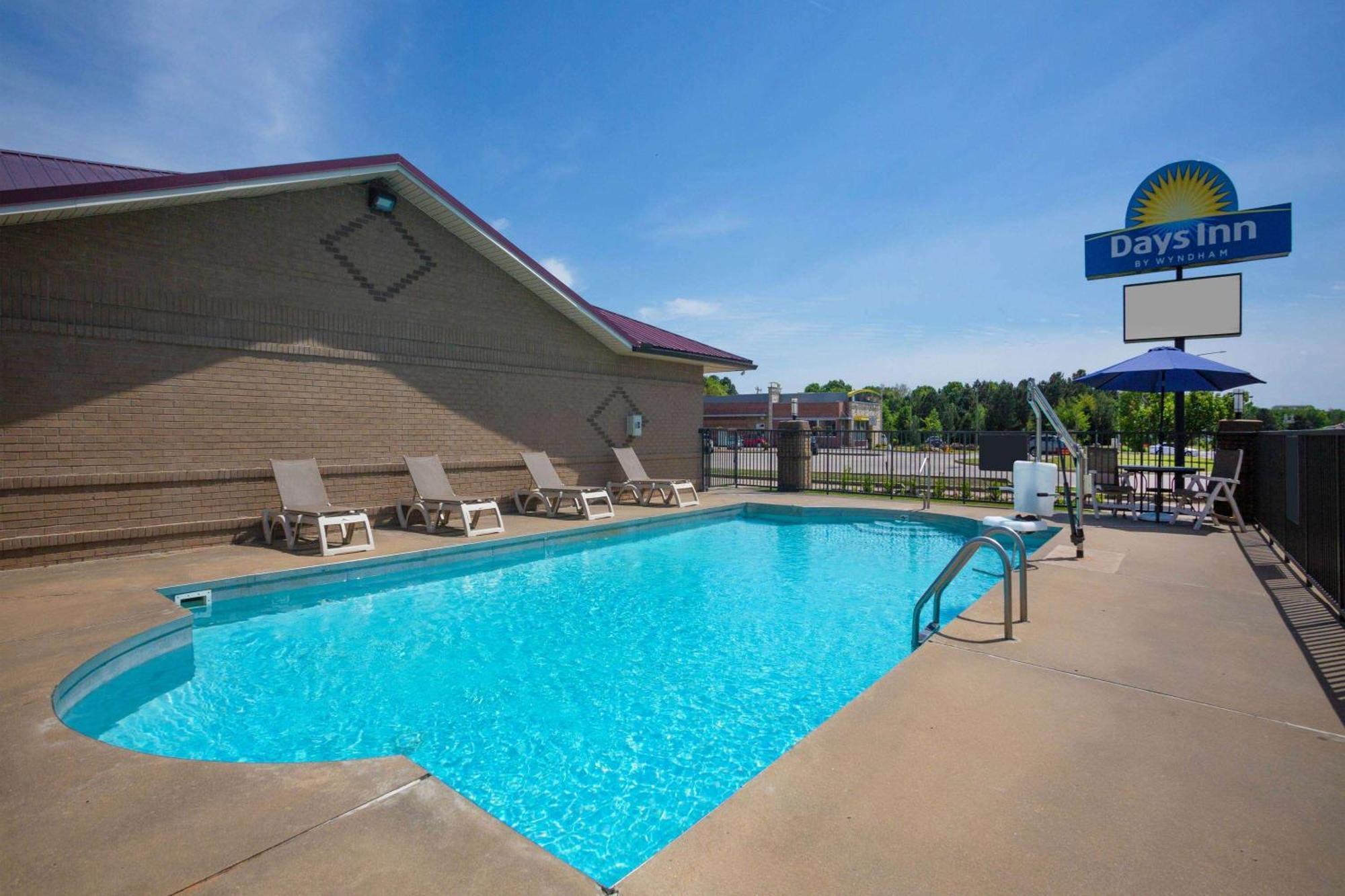 Days Inn By Wyndham Lonoke Bagian luar foto