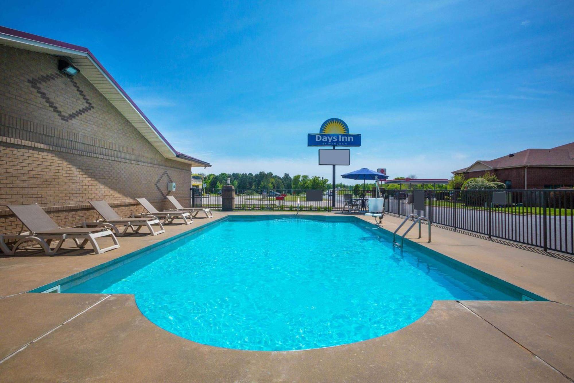 Days Inn By Wyndham Lonoke Bagian luar foto